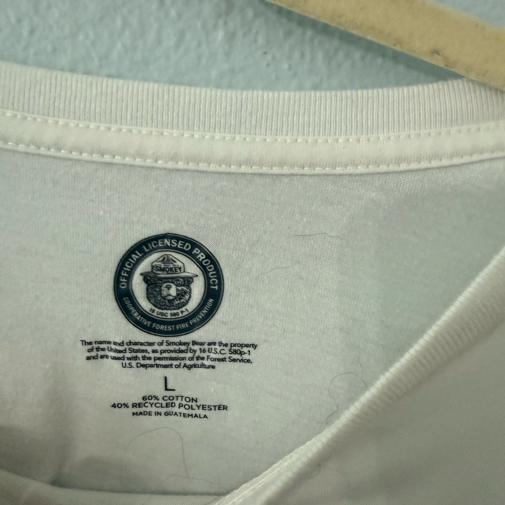 Smokey the Bear White Graphic Tee in Men’s Size L - Picture 3 of 5